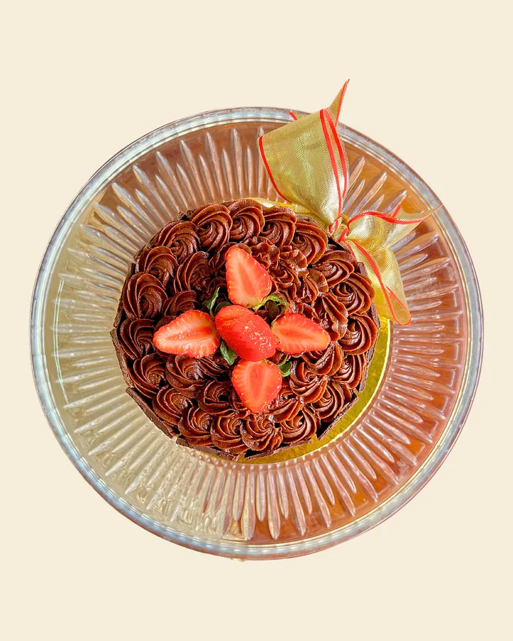 Torta de Chocolate com Morango e Creme, Sanus Padaria sem Glúten e sem Leite